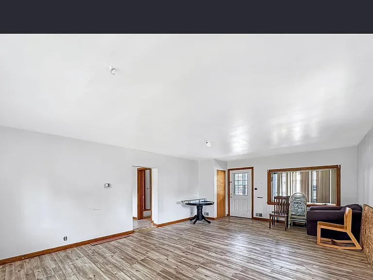 402 E Crawford St — Photo 7