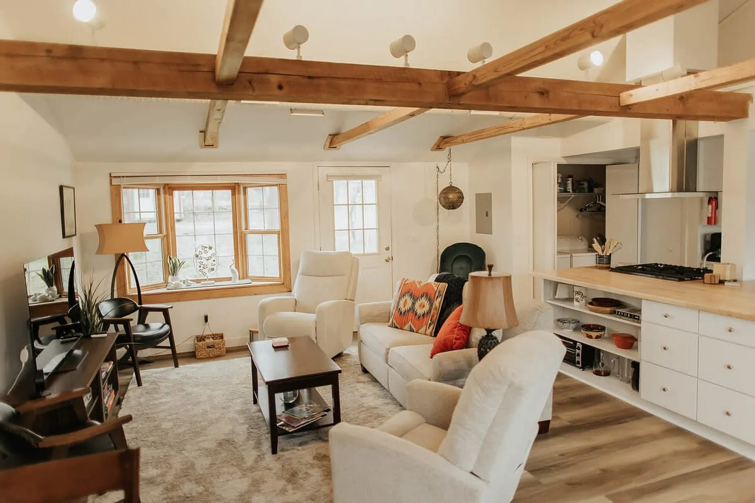 3 bed, 2.0 bath, $5,123 — Photo 4