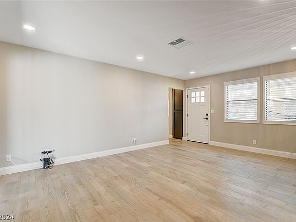 5th image of 2416 Vista Colina St