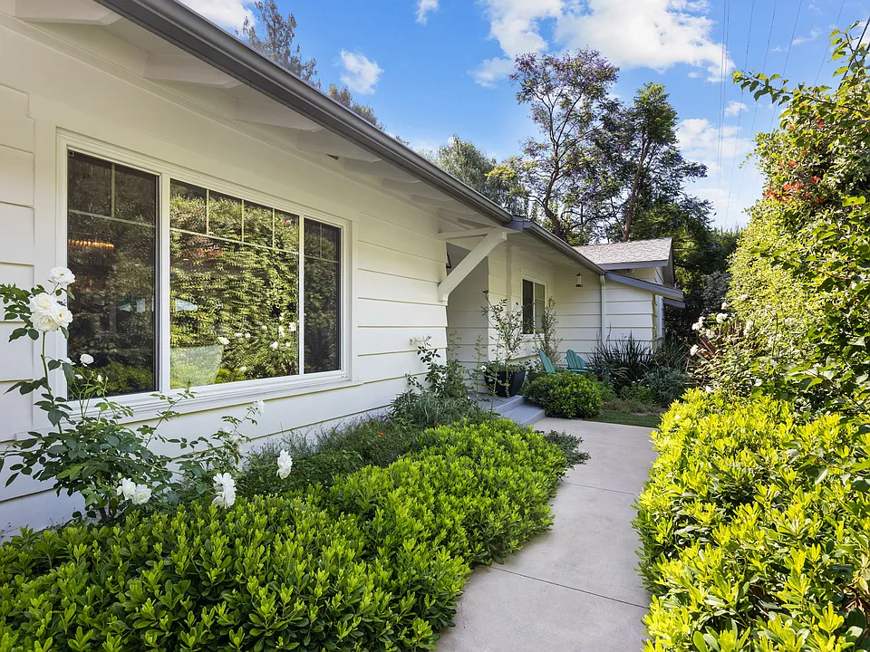 3286 Mandeville Canyon Rd