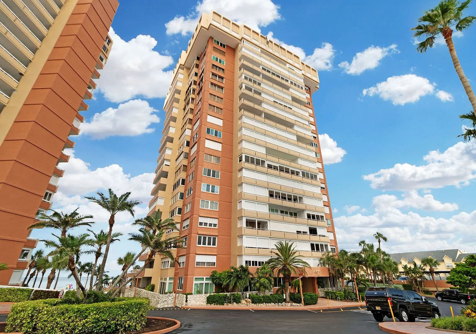 Spacious 2-Bedroom Waterfront Condo in Redington Shores Long-Term Rental! — Photo 1