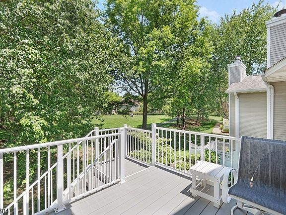 4th image of 22 Crestmont Road