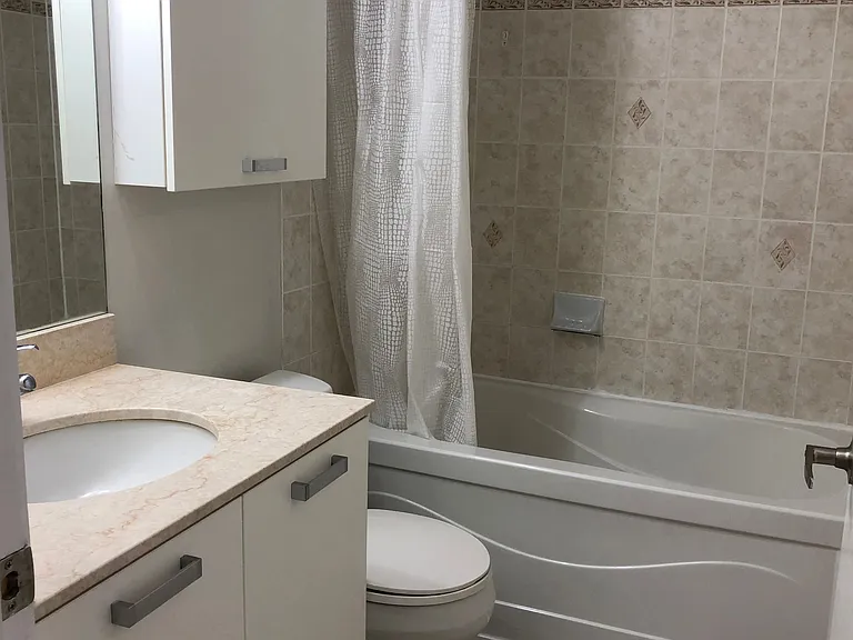 38 Grenville St #905 — Photo 10