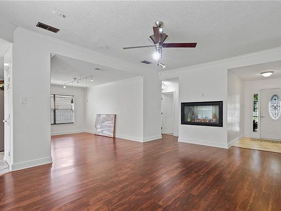 2nd image of 1105 Picadilly Cir