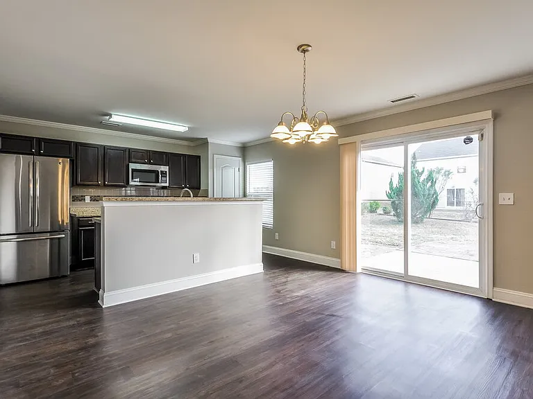 535 Kerriann Ln — Photo 4