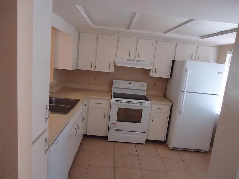 925 Fenton Ln #12 — Photo 4