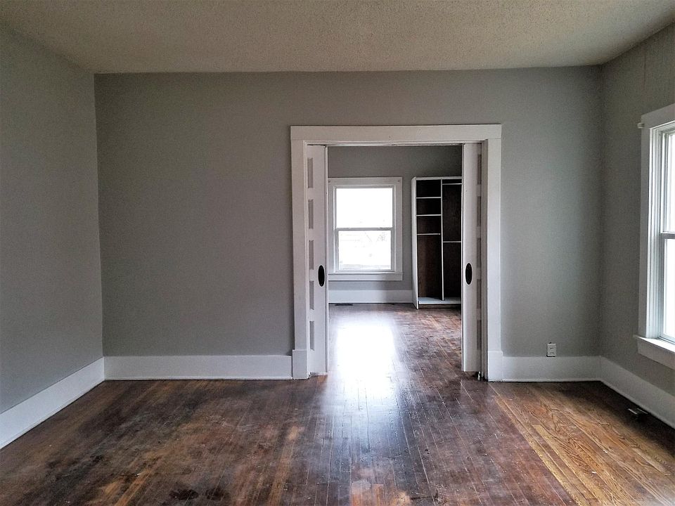 1st image of 114 N Leonard St APT 1