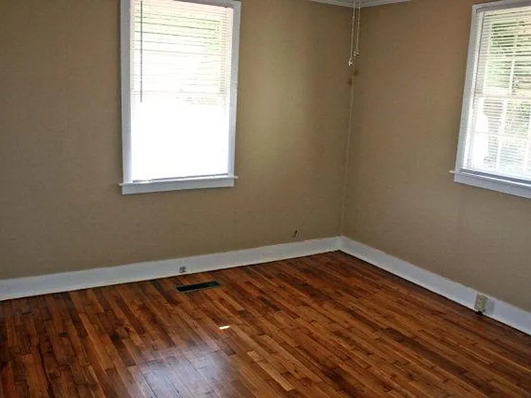 472 Whitehall Rd — Photo 4