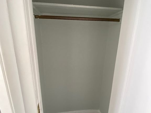 3rd image of 6522 N Glenwood Ave APT 1W