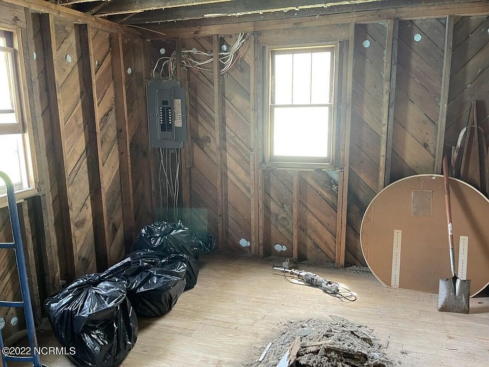 2nd image of 2504 Rockhill Rd