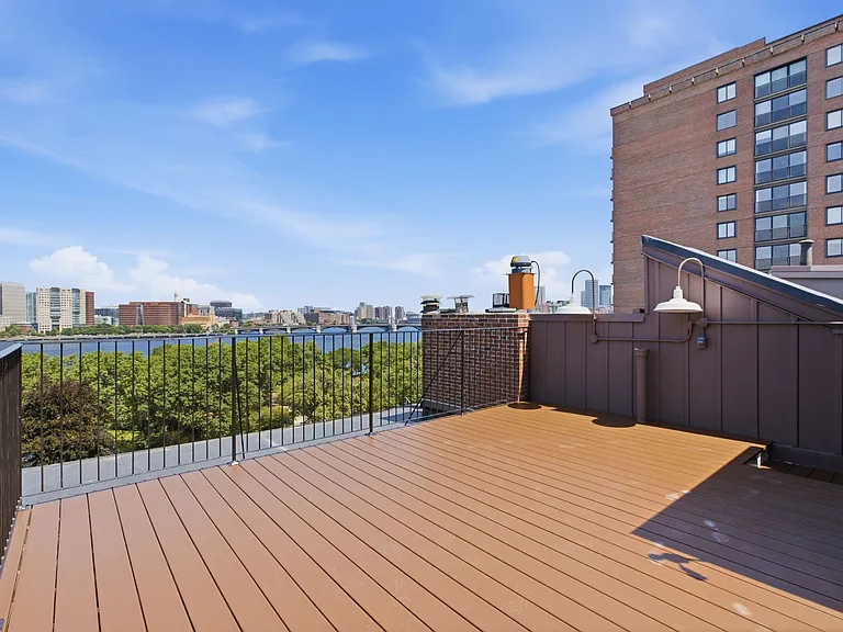 190 Beacon St #7 — Photo 19