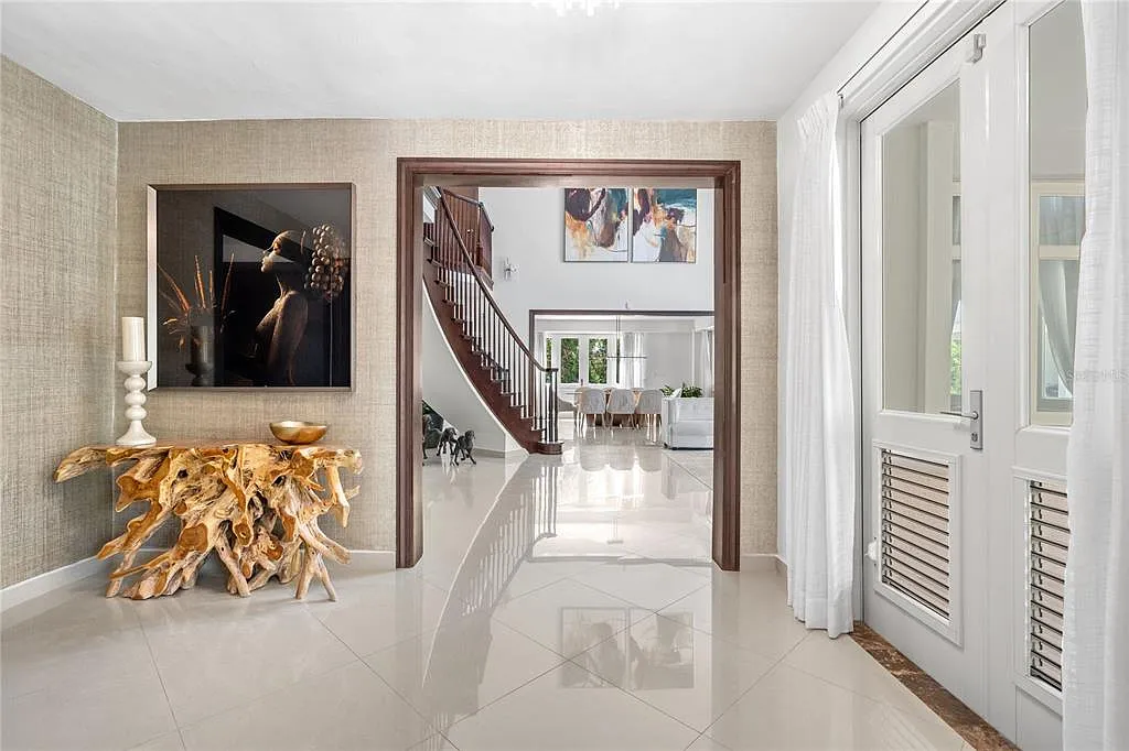 5 bed, 6.5 bath, 5844 sqft, $42,000 — Photo 3