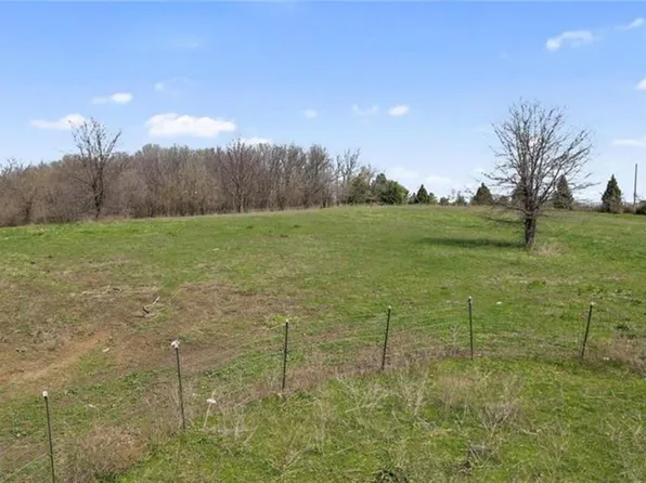 46742 E 192nd St, Richmond, MO 64085