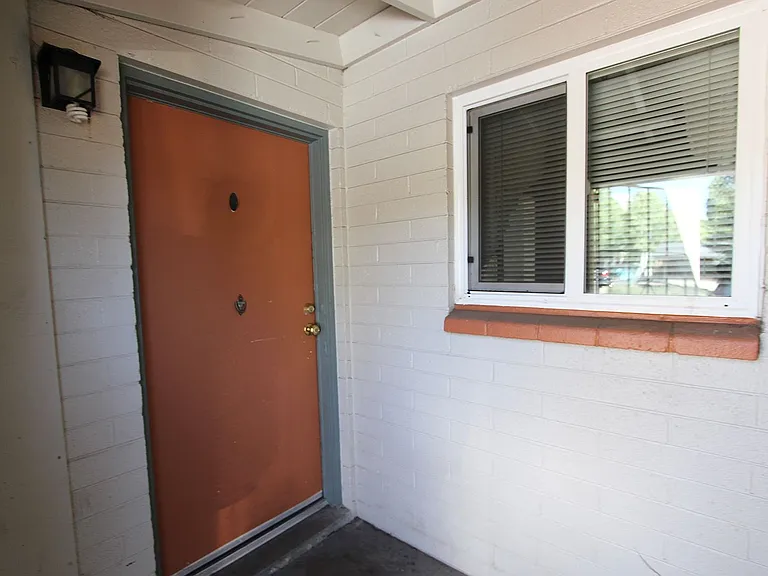 1918 N San Francisco St — Photo 3