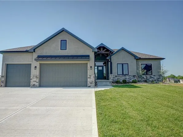 10 S Buffalo Ridge Ct, Lake Winnebago, MO 64034