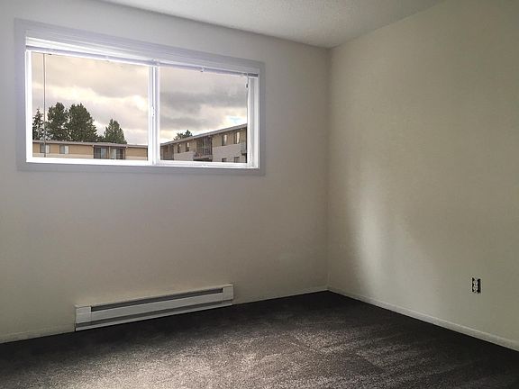 4th image of 11540 Pinehurst Way NE APT 411