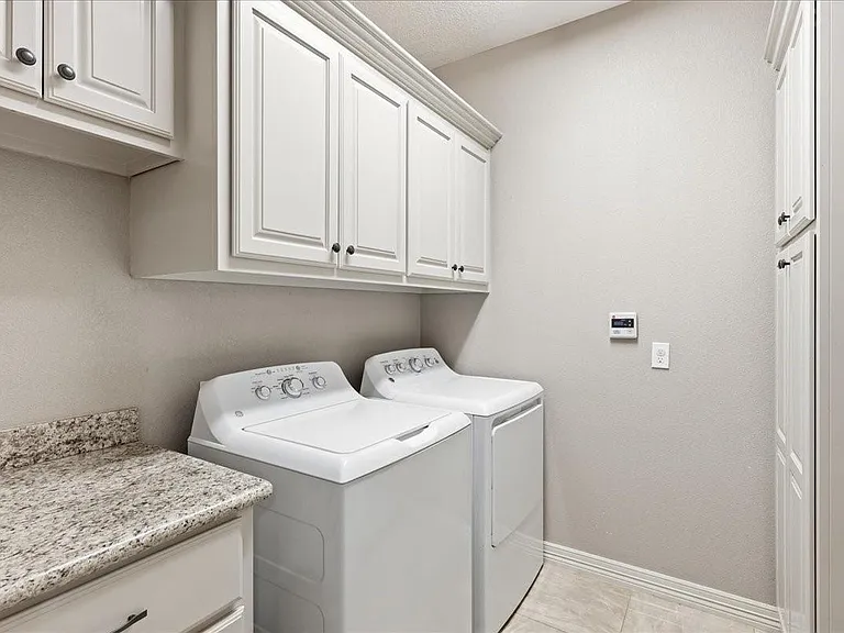 160 Colonial Estates Dr — Photo 14