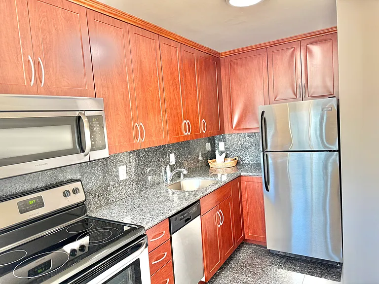 Madison Apartments — Photo 51