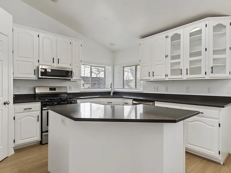 867 N 450 W — Photo 24