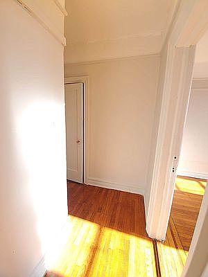 4th image of 902 44th St #D10