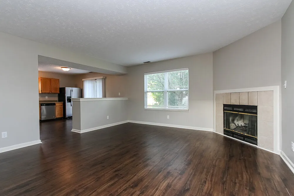 3 bed, 2.5 bath, 1634 sqft, $2,215 — Photo 3