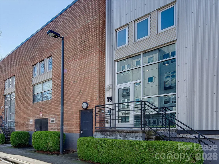 927 Westmere Ave — Photo 1