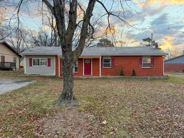 113 N Mill St, Grove, OK 74344