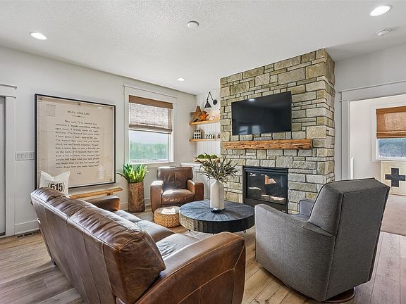 5th image of 827 Trail Ridge Rd