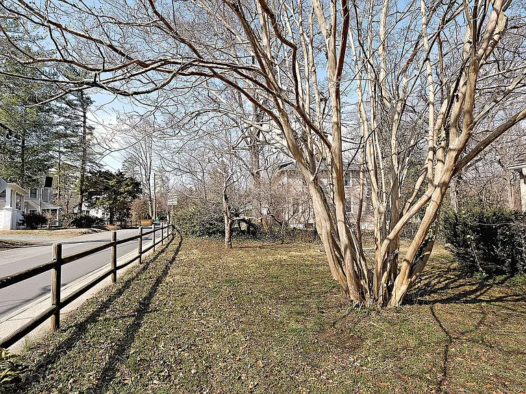 2614 Jefferson Park Ave — Photo 2