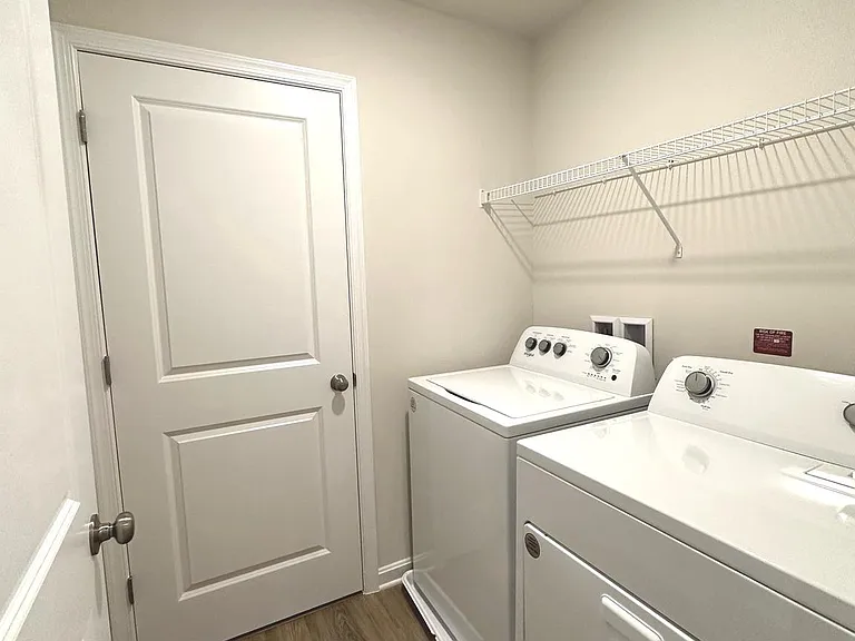124 Charing Cross Dr — Photo 15