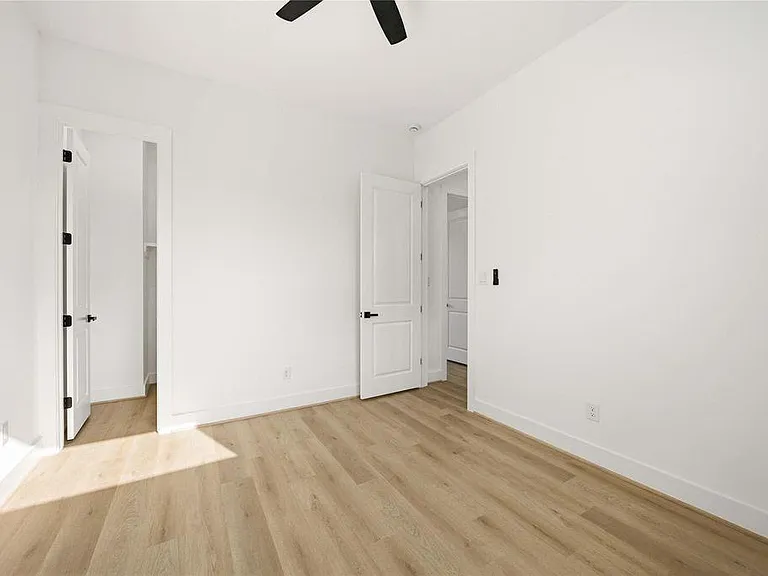 7130 Saint Augustine St #B — Photo 23