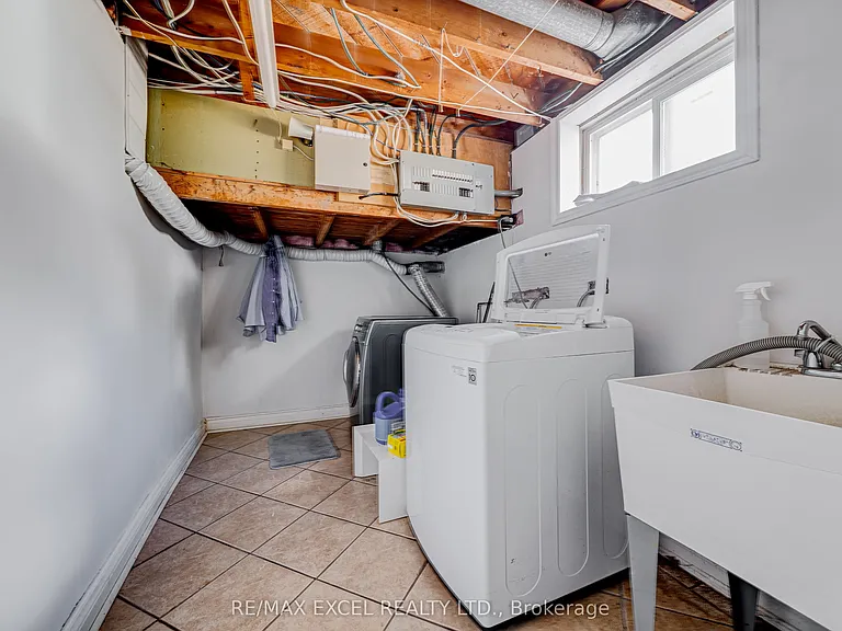 51 Tordale Cres — Photo 18