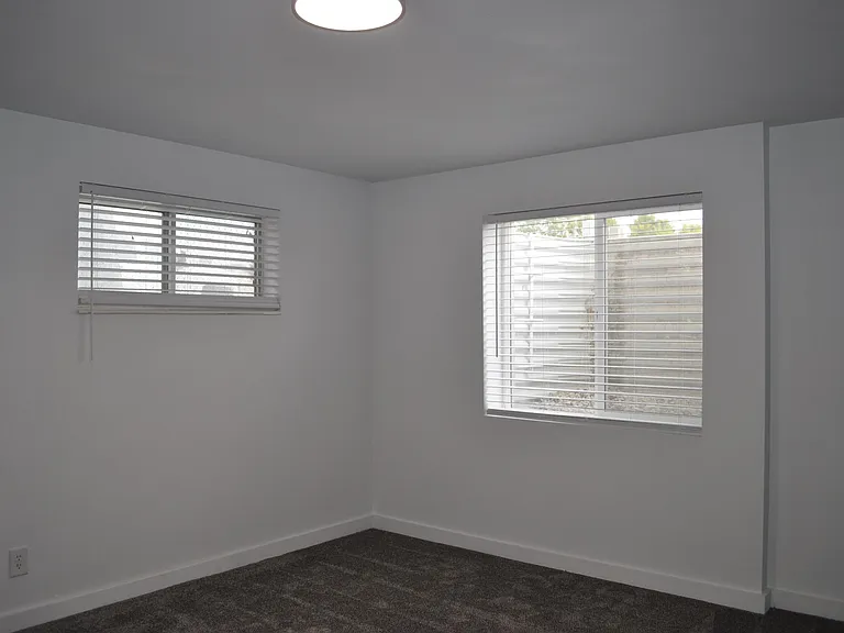 2542 W Robin Rd #B — Photo 4