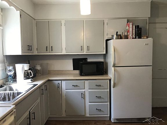 4th image of 1422 Beech St