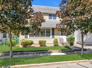 68 Capitol Ave, Williston Park, NY 11596