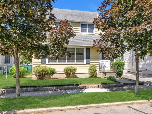 68 Capitol Avenue, Williston Park, NY 11596