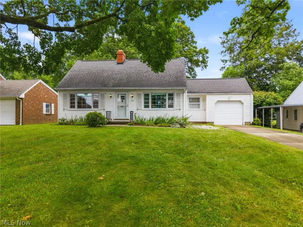 321 Woodrow St NW, North Canton, OH 44720