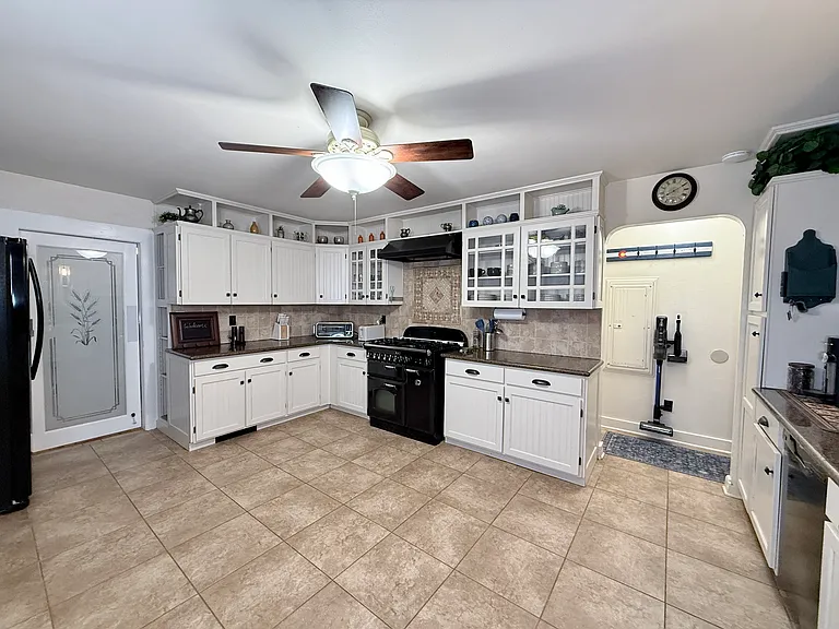 1326 E Platte Ave — Photo 14