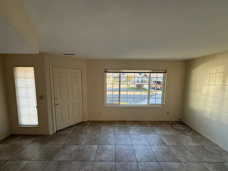 1420 Douglas Ave #8 — Photo 4