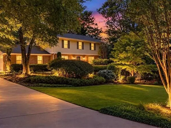 305 Wickerberry Ln, Roswell, GA 30075