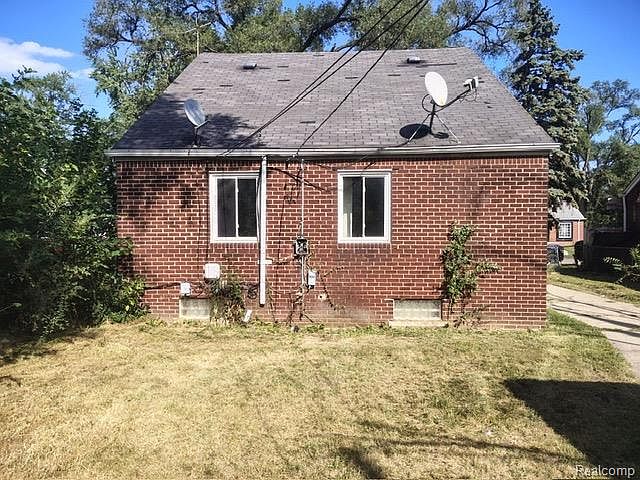19399 Revere St, photo 3