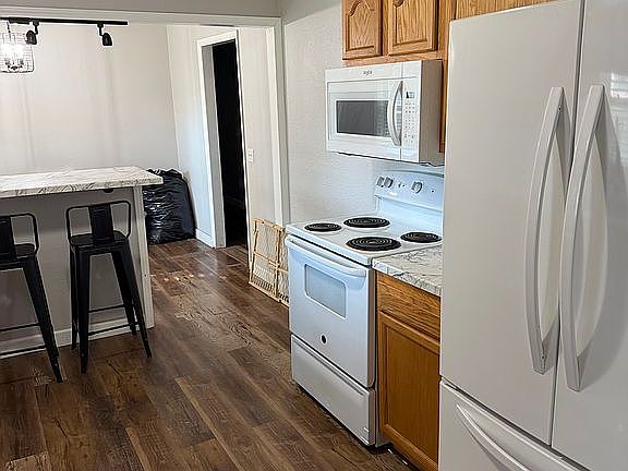 4th image of 318 Helen St