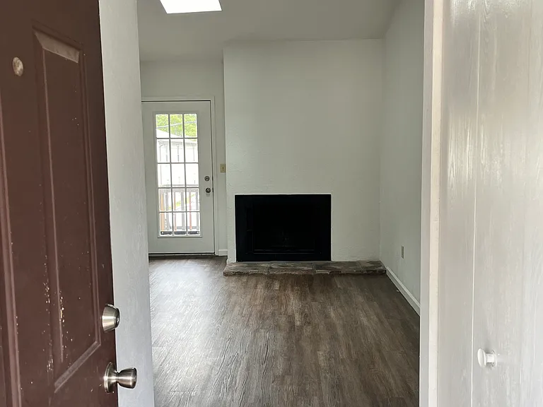 406 N Hesperia St #G — Photo 1