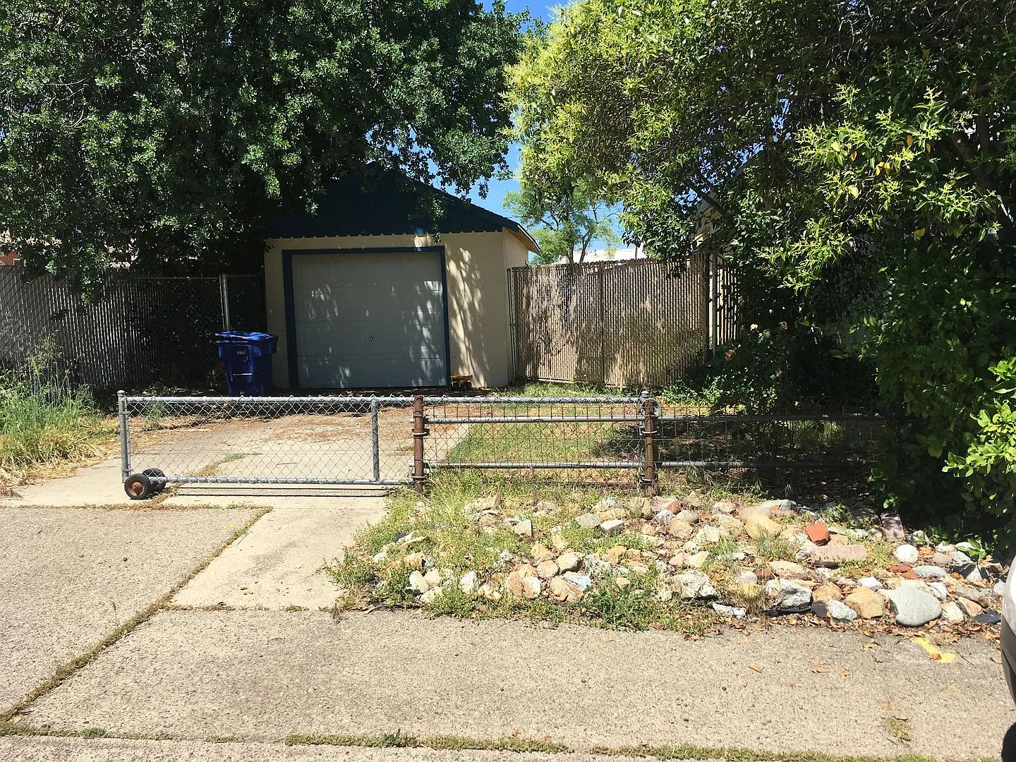 Downtown home with yard! — Photo 2