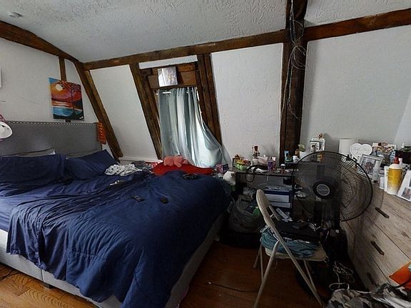 2nd image of 46 1/2 Essex St