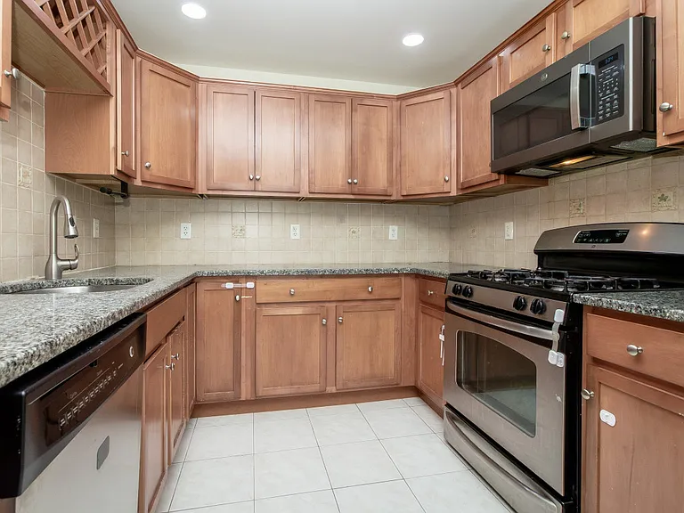 120 Wyllis Ave #319 — Photo 11