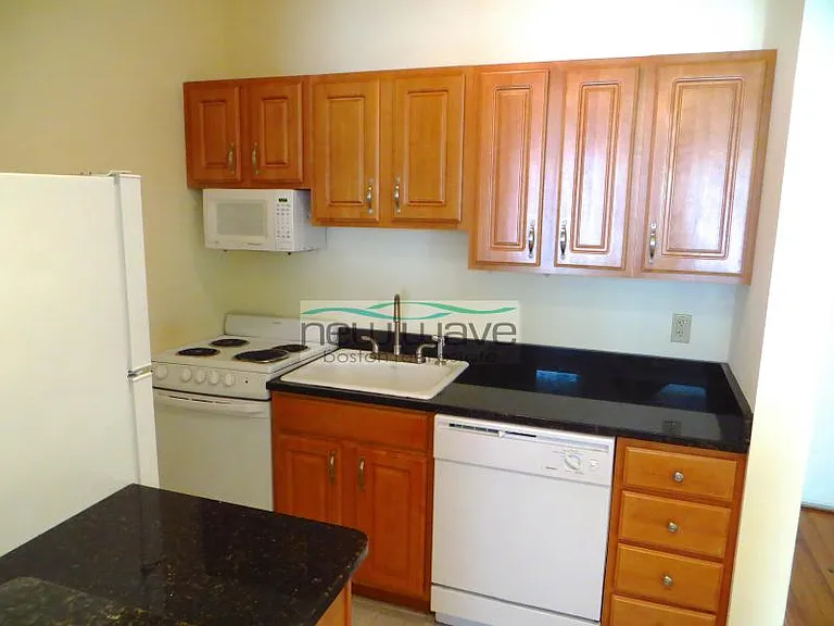 51 Queensberry St #17 — Photo 2