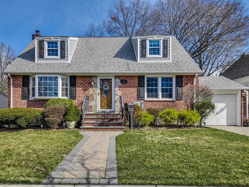1st image of 137 Cypress St