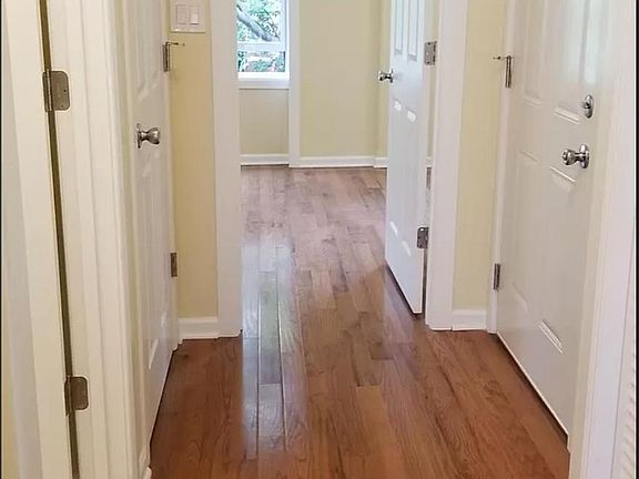 4th image of 1028 N Paulina St #2F
