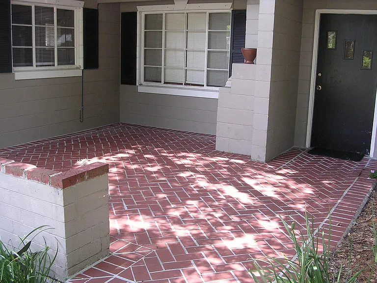 838 Rosalia Dr — Photo 3